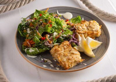 Mandulában sült harcsafilé a Vasmacska Terasz Étterem kínálatából