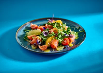 Lazac gravlax salátaágyon